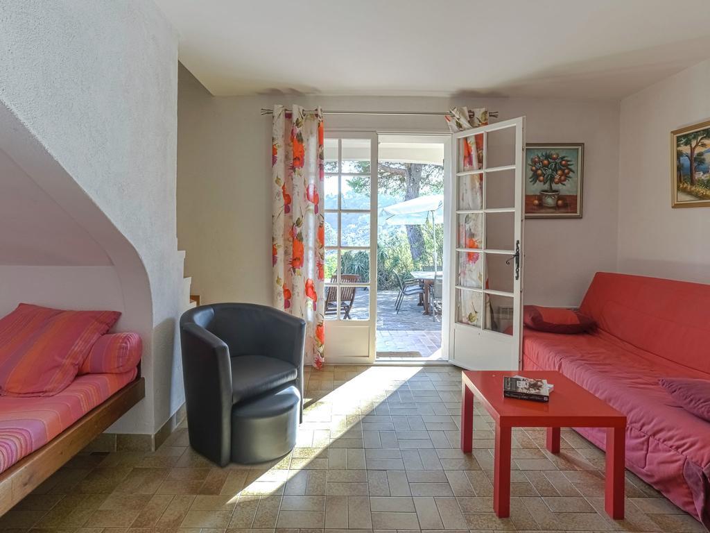 Snug Holiday Home In Bormes Les Mimosas With Pool Extérieur photo